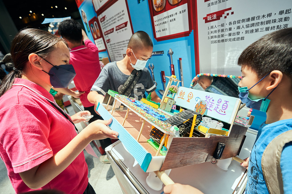 圖7) 來自全台國小3-6年級小小科學家以天馬行空的創意，加上簡單科學和第10屆索尼創意科學大賞共同打造超級科學玩具！