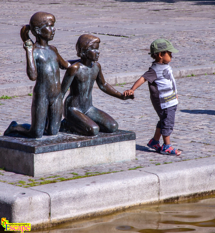 "Friends" - Oslo, Norway. Europe.<br/>© <a href="https://flickr.com/people/63713558@N00" target="_blank" rel="nofollow">63713558@N00</a> (<a href="https://flickr.com/photo.gne?id=52265044205" target="_blank" rel="nofollow">Flickr</a>)