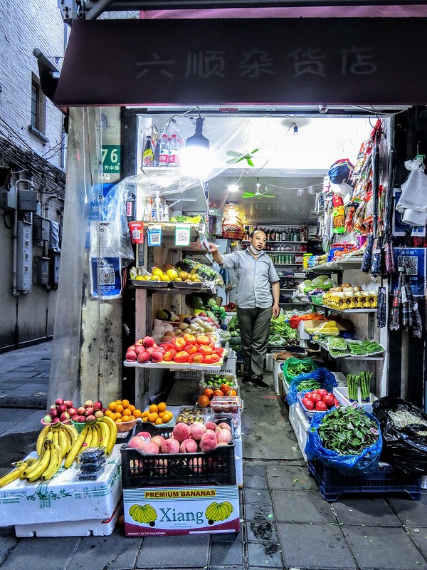 Fruit and vegetable shop<br/>© <a href="https://flickr.com/people/193575245@N03" target="_blank" rel="nofollow">193575245@N03</a> (<a href="https://flickr.com/photo.gne?id=52268030702" target="_blank" rel="nofollow">Flickr</a>)