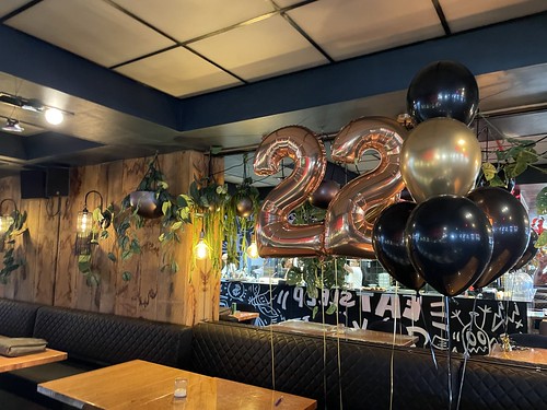 Table Decoration 6 balloons Foilballoon Number 22 Birthday The Oyster Club Rotterdam