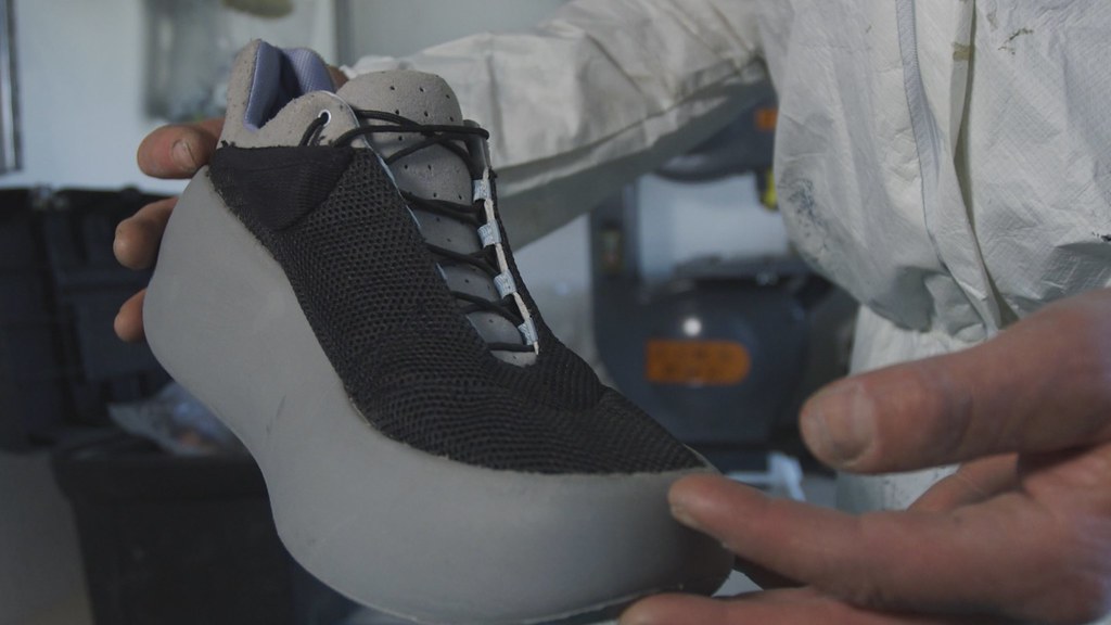 圖七、2009年UTMB賽會，HOKA 推出品牌首款跑鞋Mafate原型