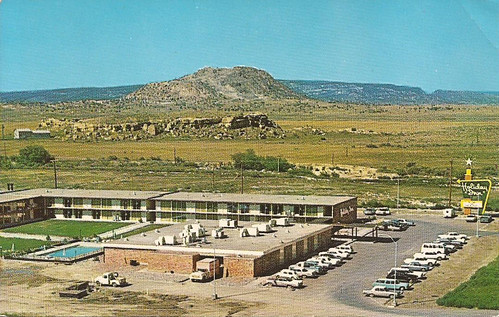 Gallup, NM - vintage postcard of the Holiday Inn on U.S. 66 - 1960's