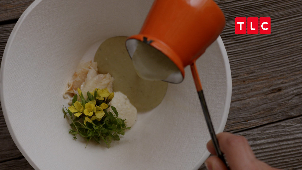 TLC旅遊生活頻道《秘境廚房The Lost Kitchen》圖說：以小農契作的芹菜製作的蟹肉芹菜濃湯。