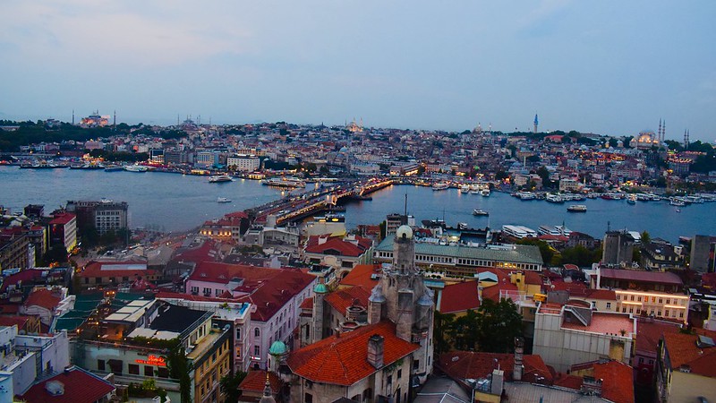 Istanbul Evening<br/>© <a href="https://flickr.com/people/163159311@N05" target="_blank" rel="nofollow">163159311@N05</a> (<a href="https://flickr.com/photo.gne?id=52308317889" target="_blank" rel="nofollow">Flickr</a>)