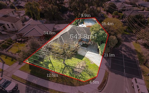 370 Mascoma St, Strathmore Heights VIC 3041