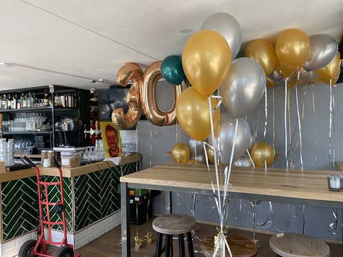 Heliumballonnen Tafeldecoratie 3ballonnen en Folieballon Cijfer 30 Verjaardag Westkop Rotterdam