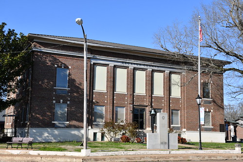 Decatur County Courthouse (Decaturville, Tennessee)