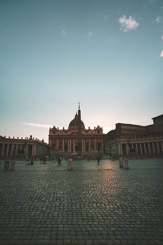 St Peter's Square | Vatican City<br/>© <a href="https://flickr.com/people/7630637@N02" target="_blank" rel="nofollow">7630637@N02</a> (<a href="https://flickr.com/photo.gne?id=52335071027" target="_blank" rel="nofollow">Flickr</a>)
