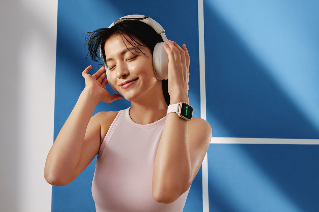 「VENU SQ 2 GPS智慧腕錶」內建Garmin Pay支援信用卡及悠遊卡支付，第三方音樂串流播放和各種智慧通知，抬手便可即時掌握