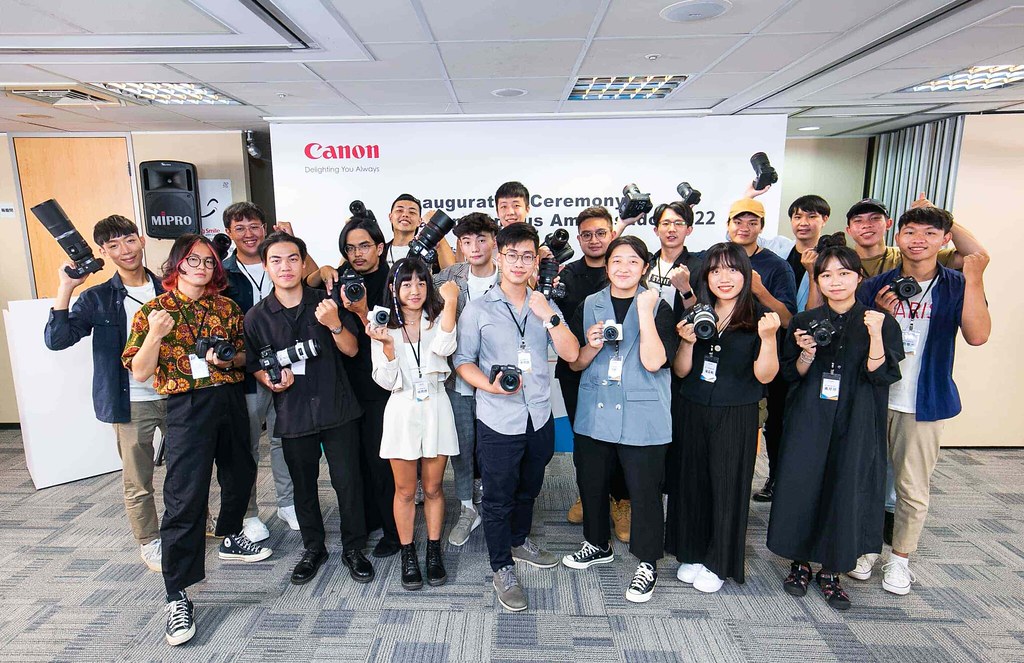 02_ Canon在台北總公司舉辦第三屆校園大使上任儀式，共二十位熱愛攝影的青年學生將展開為期一年的培育計畫。