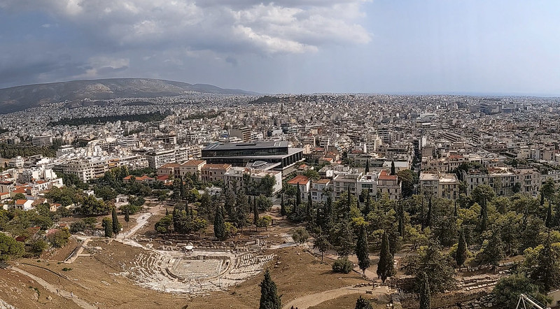 Looking South from Acropolis wall with Theatre of Dionysus below pano<br/>© <a href="https://flickr.com/people/111314495@N05" target="_blank" rel="nofollow">111314495@N05</a> (<a href="https://flickr.com/photo.gne?id=52341575131" target="_blank" rel="nofollow">Flickr</a>)