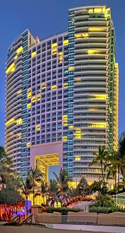 The Diplomat Beach Resort Hollywood, 3555 S Ocean Drive, Hollywood, Florida, USA / Built: 2002 / Architects: Nichols Brosch Sandoval & Associates, Inc., Terra Architecture Planning & Interior Design, Inc. / Floors: 39 / Height: 444.01 ft<br/>© <a href="https://flickr.com/people/126251698@N03" target="_blank" rel="nofollow">126251698@N03</a> (<a href="https://flickr.com/photo.gne?id=52346645779" target="_blank" rel="nofollow">Flickr</a>)