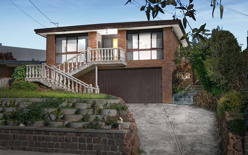 321 Mascoma St, Strathmore Heights VIC 3041