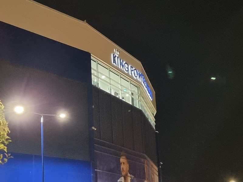 Leicester City Football Club King Power Stadium<br/>© <a href="https://flickr.com/people/54416636@N06" target="_blank" rel="nofollow">54416636@N06</a> (<a href="https://flickr.com/photo.gne?id=52353086181" target="_blank" rel="nofollow">Flickr</a>)