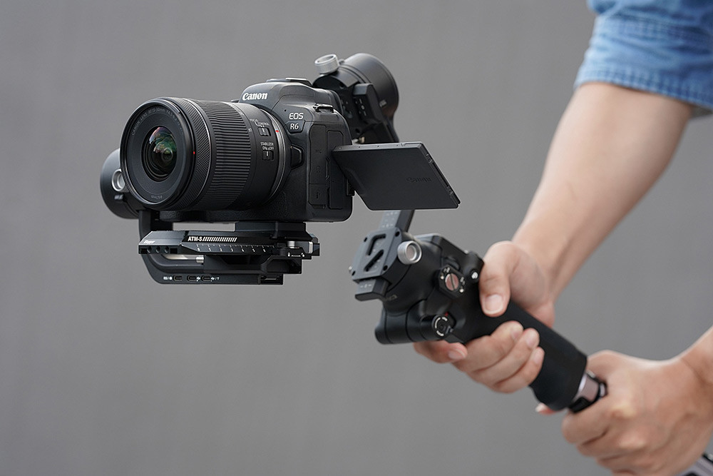 05_-Canon-RF-15-30mm-F4.5-6.3-IS-STM超廣角變焦鏡頭，最短對焦距離僅-13-cm-，最大放大倍率-0.5-倍，無論是需近距離拍攝的花朵或其他微小的物體，都非常適合使用此款鏡頭拍攝。