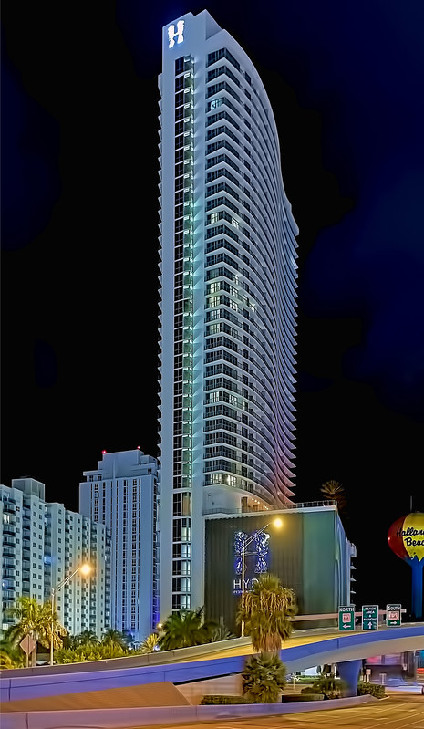 Hyde Resort & Residences Hollywood, 4111 South Ocean Drive, Hollywood, Florida, USA / Architect: Cohen, Freedman, Encinosa & Associates / Built: 2016 / Floors: 40 / Height: 436 ft / Building Usage: Residential Condominium / Architectural Style: Modernism<br/>© <a href="https://flickr.com/people/126251698@N03" target="_blank" rel="nofollow">126251698@N03</a> (<a href="https://flickr.com/photo.gne?id=52379359579" target="_blank" rel="nofollow">Flickr</a>)