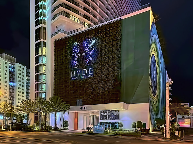 Hyde Resort & Residences Hollywood, 4111 South Ocean Drive, Hollywood, Florida, USA / Architect: Cohen, Freedman, Encinosa & Associates / Built: 2016 / Floors: 40 / Height: 436 ft / Building Usage: Residential Condominium / Architectural Style: Modernism<br/>© <a href="https://flickr.com/people/126251698@N03" target="_blank" rel="nofollow">126251698@N03</a> (<a href="https://flickr.com/photo.gne?id=52379438975" target="_blank" rel="nofollow">Flickr</a>)