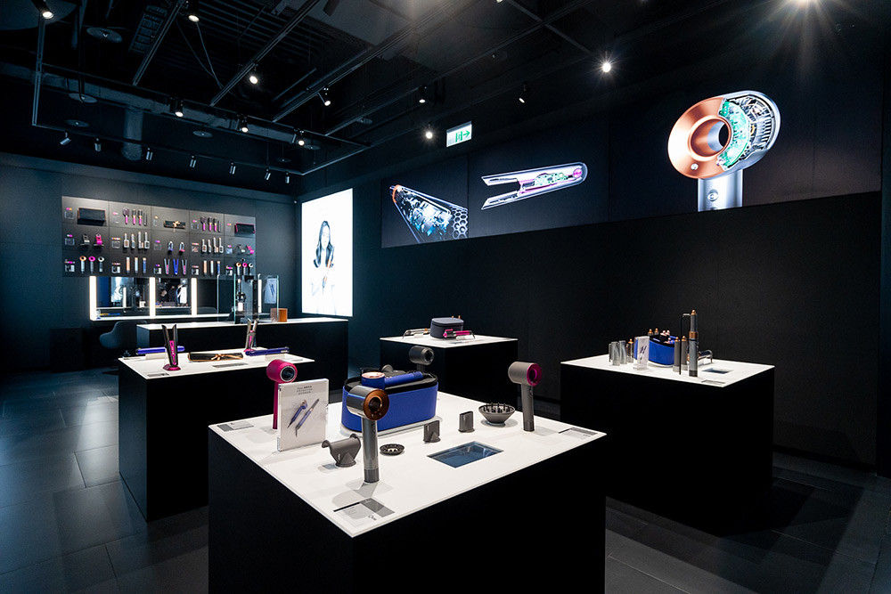 在體驗店限定的-Beauty-Lab-美髮專區，消費者可以親身體驗-Dyson-美髮造型器或吹風機。_3