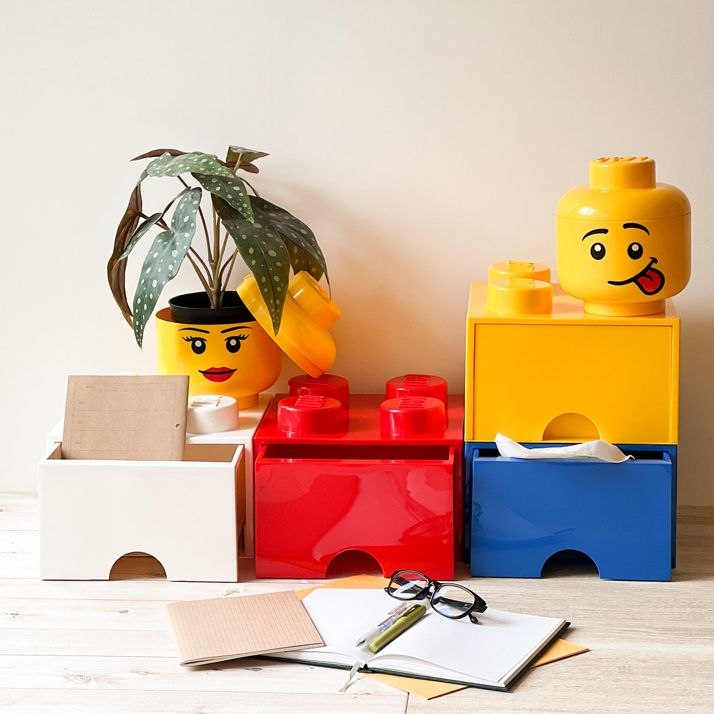 7-ELEVEN 全店於10月6日推出「LEGO樂高90周年門市快閃購集點送」，放大版的樂高積木造型收納箱，可相互堆疊，發揮想像力及創造力輕鬆打...