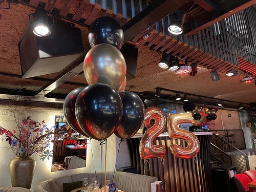 Table Decoration 6 balloons Foilballoon Number 25 Birthday Cafe in the City Rotterdam