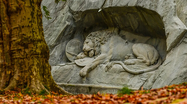 (圖6) 參加從蘇黎世出發的琉森一日遊，探訪知名景點「卡貝爾橋」及「垂死的獅子雕像」，感受其人文氣息