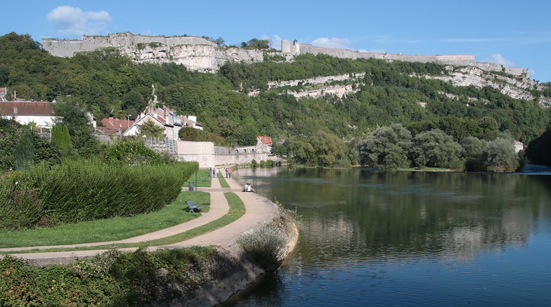 River Doubs and Citadel, City of Besançon, Bourgogne-Franche-Comté, France<br/>© <a href="https://flickr.com/people/58415659@N00" target="_blank" rel="nofollow">58415659@N00</a> (<a href="https://flickr.com/photo.gne?id=52407027715" target="_blank" rel="nofollow">Flickr</a>)