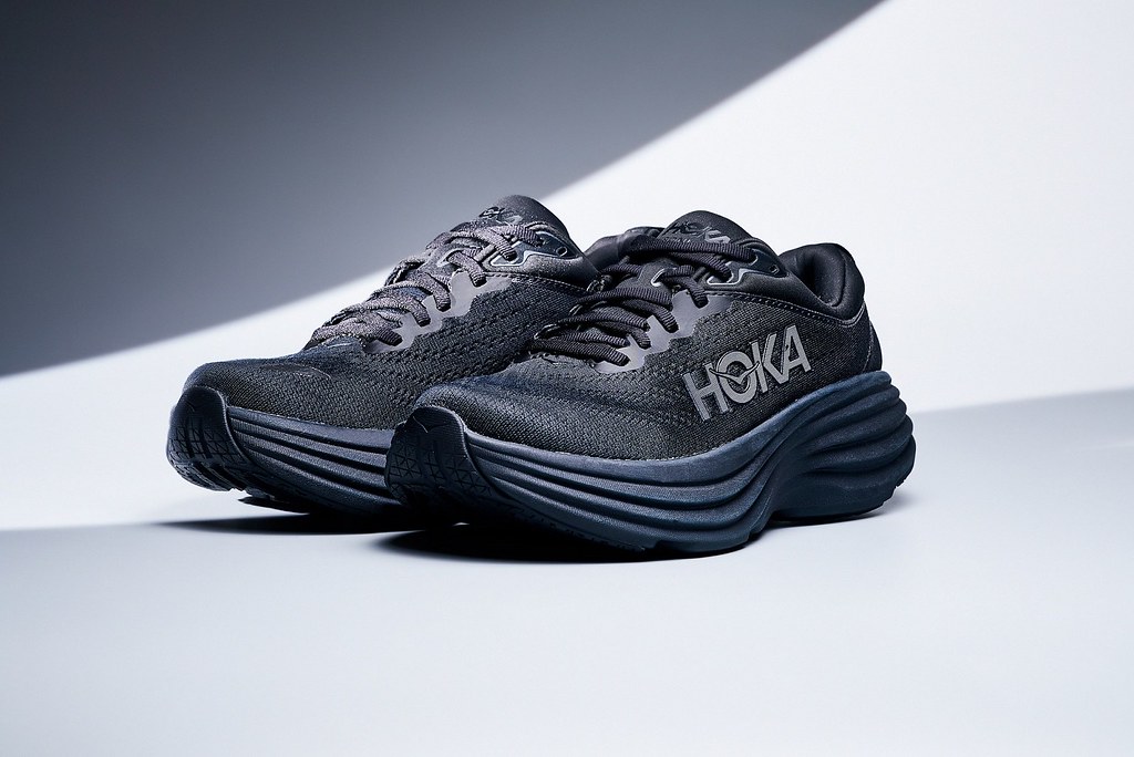 圖說一、HOKA推出全新Bondi 8時尚黑耀版