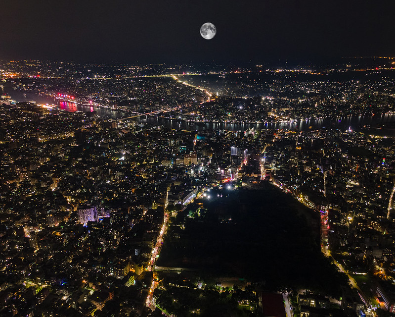 Aerial Night view of City<br/>© <a href="https://flickr.com/people/54223365@N06" target="_blank" rel="nofollow">54223365@N06</a> (<a href="https://flickr.com/photo.gne?id=52415045802" target="_blank" rel="nofollow">Flickr</a>)
