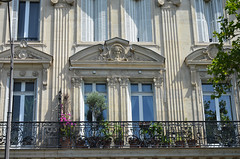 2022.07.14.109 PARIS - Quai de la Mégisserie. Fenêtres et balcon