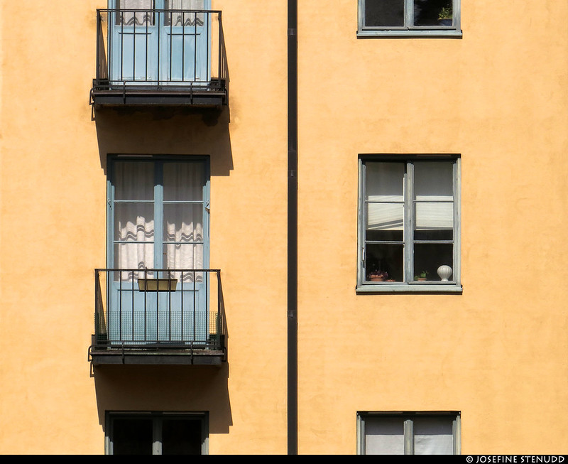 20220430_18 Balconies on yellow building in Stockholm, Sweden<br/>© <a href="https://flickr.com/people/72616463@N00" target="_blank" rel="nofollow">72616463@N00</a> (<a href="https://flickr.com/photo.gne?id=52427674170" target="_blank" rel="nofollow">Flickr</a>)