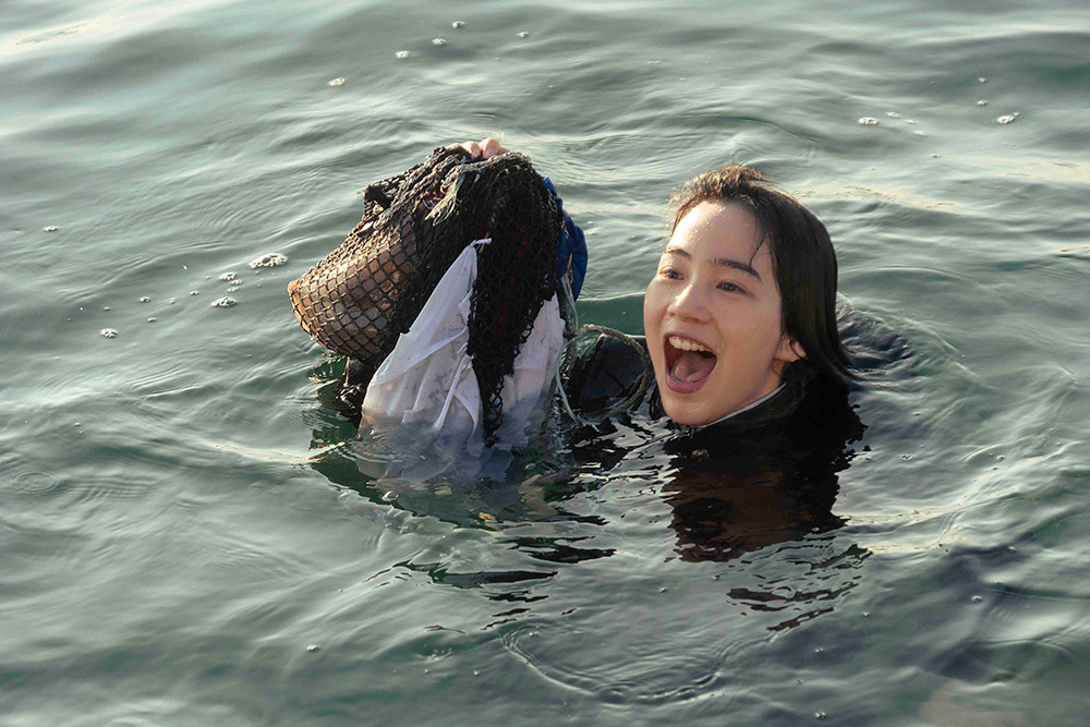 Fish Tale 221012-4