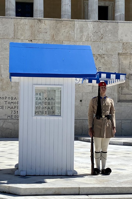#Athens , #SyntagmaSquare #TomboftheUnknownSoldier #Monday #October3 #2022<br/>© <a href="https://flickr.com/people/32374483@N00" target="_blank" rel="nofollow">32374483@N00</a> (<a href="https://flickr.com/photo.gne?id=52431986042" target="_blank" rel="nofollow">Flickr</a>)