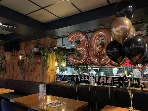 Table Decoration 6 balloons Foilballoon Number 30 Birthday The Oyster Club Rotterdam
