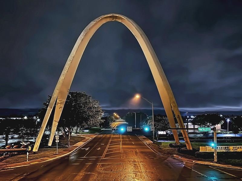 Sunshine State Arch, NW 13th Avenue and NW 167th Street, Miami Gardens, Florida, USA / Built: 1964 / Designed by: Walter C. Harry / Added to NRHP: May 19, 2014<br/>© <a href="https://flickr.com/people/126251698@N03" target="_blank" rel="nofollow">126251698@N03</a> (<a href="https://flickr.com/photo.gne?id=52439991640" target="_blank" rel="nofollow">Flickr</a>)
