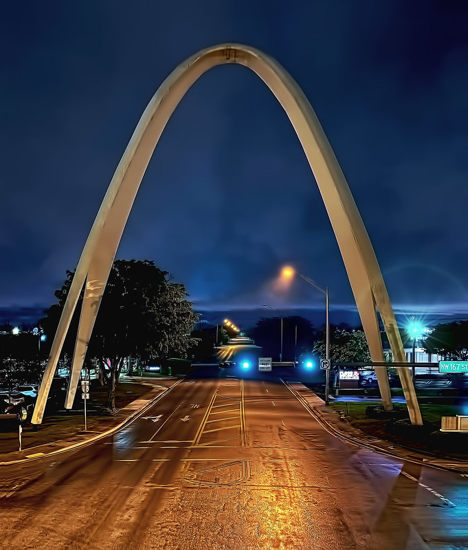 Sunshine State Arch, NW 13th Avenue and NW 167th Street, Miami Gardens, Florida, USA / Built: 1964 / Designed by: Walter C. Harry / Added to NRHP: May 19, 2014<br/>© <a href="https://flickr.com/people/126251698@N03" target="_blank" rel="nofollow">126251698@N03</a> (<a href="https://flickr.com/photo.gne?id=52441486825" target="_blank" rel="nofollow">Flickr</a>)
