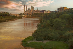 Atardecer en el Ebro en su paso por el Pilar