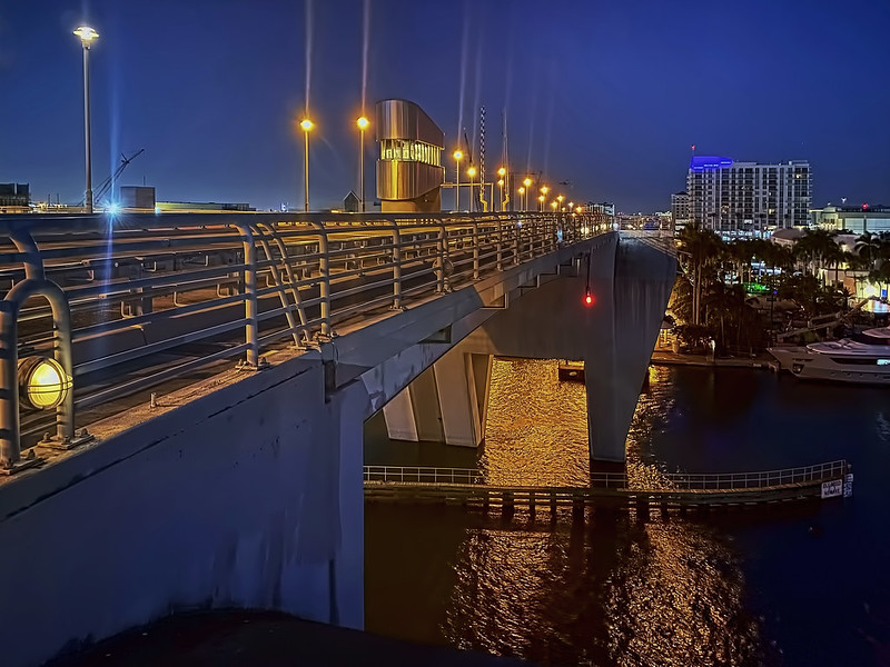 The SE 17th Street Causeway (Commodore Brook/Clay E. Shaw) Bridge, Broward County, Florida, USA / Year Built: 1998-2002 / Traffic Lanes: 4<br/>© <a href="https://flickr.com/people/126251698@N03" target="_blank" rel="nofollow">126251698@N03</a> (<a href="https://flickr.com/photo.gne?id=52447528036" target="_blank" rel="nofollow">Flickr</a>)