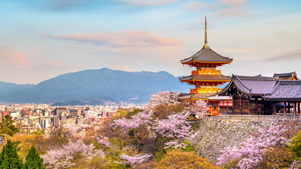 京都清水寺粉嫩櫻花-可樂旅遊提供