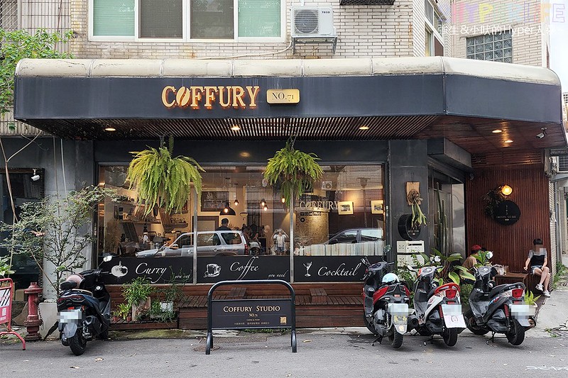 Coffury Studio No71│咖啡館開到半夜12點就算了竟然還賣香料咖哩飯！來喝咖啡吃甜點也不怕餓肚子啦～