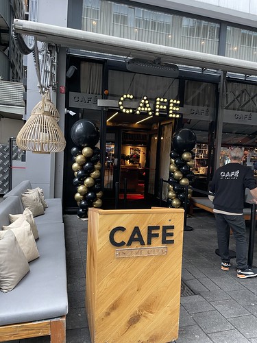 Ballonpilaar Breed Rond Cafe in the City Rotterdam