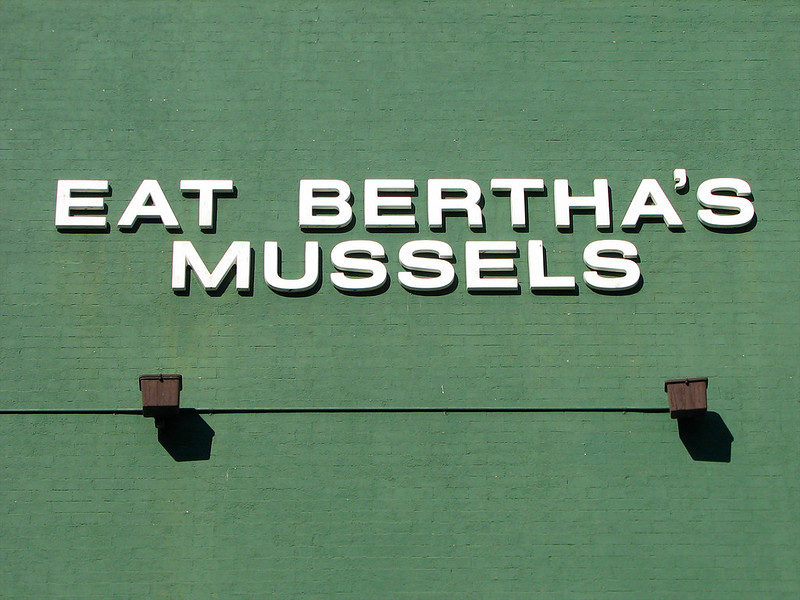 Eat Bertha's Mussels<br/>© <a href="https://flickr.com/people/89903901@N00" target="_blank" rel="nofollow">89903901@N00</a> (<a href="https://flickr.com/photo.gne?id=52470588578" target="_blank" rel="nofollow">Flickr</a>)