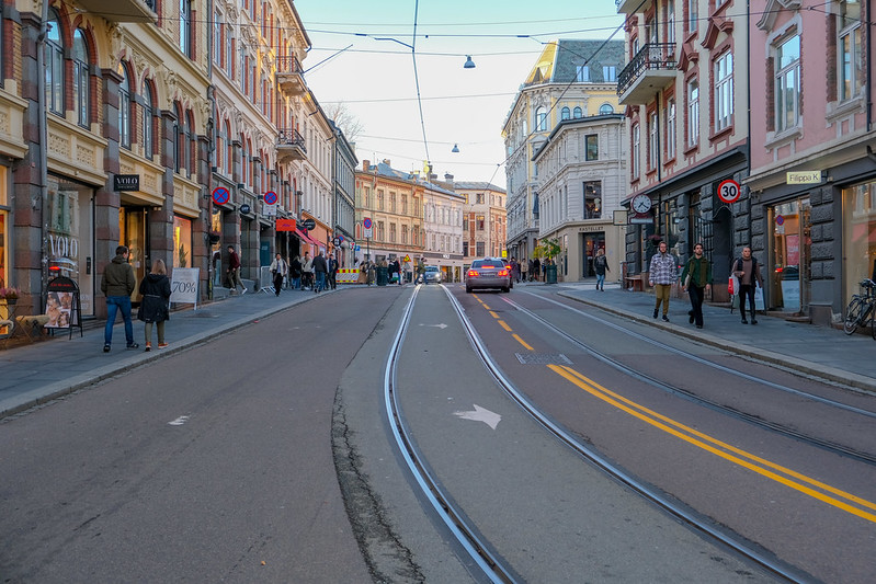 Oslo streets<br/>© <a href="https://flickr.com/people/10345599@N03" target="_blank" rel="nofollow">10345599@N03</a> (<a href="https://flickr.com/photo.gne?id=52472703591" target="_blank" rel="nofollow">Flickr</a>)