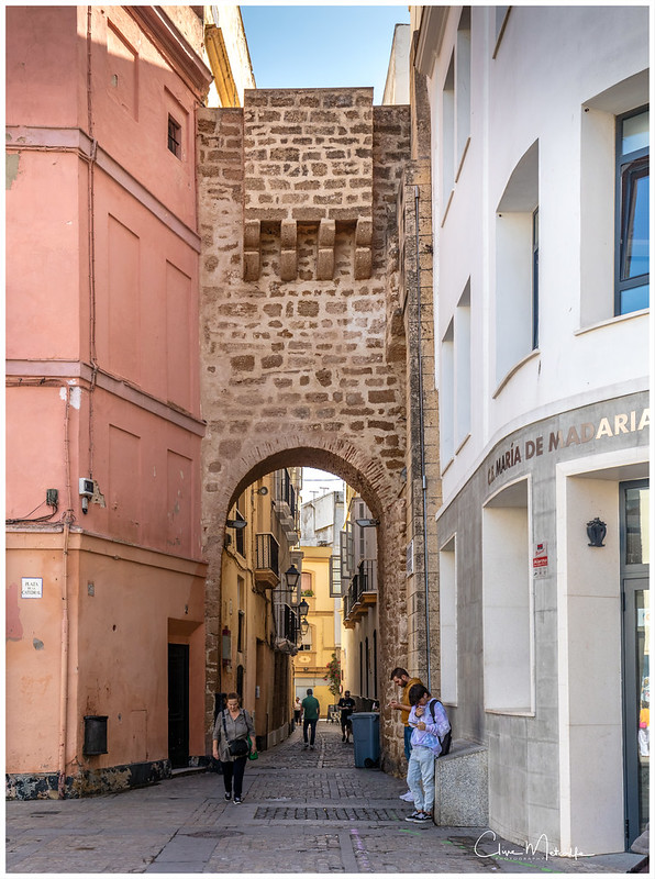 Narrow Streets<br/>© <a href="https://flickr.com/people/136125963@N02" target="_blank" rel="nofollow">136125963@N02</a> (<a href="https://flickr.com/photo.gne?id=52473095149" target="_blank" rel="nofollow">Flickr</a>)