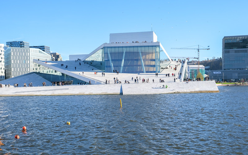 Oslo opera house<br/>© <a href="https://flickr.com/people/10345599@N03" target="_blank" rel="nofollow">10345599@N03</a> (<a href="https://flickr.com/photo.gne?id=52473171930" target="_blank" rel="nofollow">Flickr</a>)