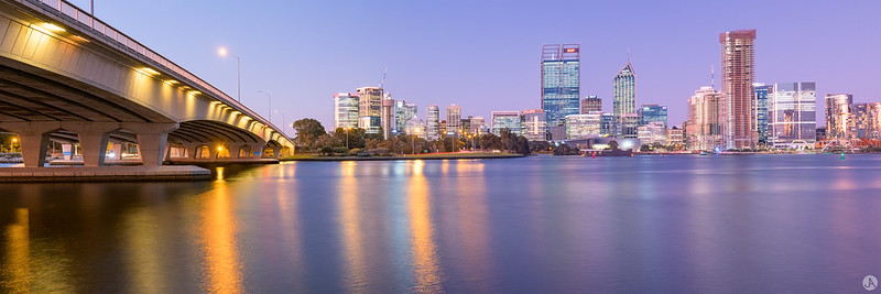 Dusk over the Swan River in WA<br/>© <a href="https://flickr.com/people/59214428@N03" target="_blank" rel="nofollow">59214428@N03</a> (<a href="https://flickr.com/photo.gne?id=52473863594" target="_blank" rel="nofollow">Flickr</a>)