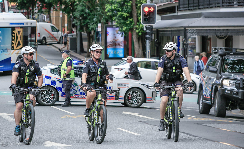 Queensland Police performing bike patrol in George Street Brisbane for National Police Remembrance Day 2022.<br/>© <a href="https://flickr.com/people/97233440@N03" target="_blank" rel="nofollow">97233440@N03</a> (<a href="https://flickr.com/photo.gne?id=52475093682" target="_blank" rel="nofollow">Flickr</a>)