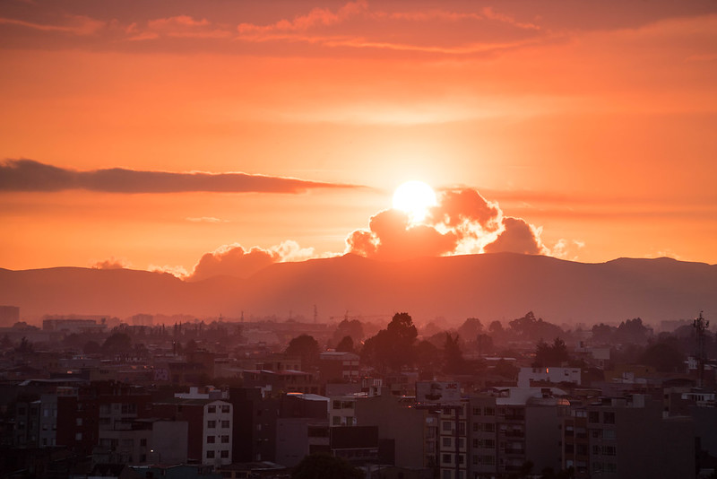 Sunset over Bogota, Colombia<br/>© <a href="https://flickr.com/people/34325628@N05" target="_blank" rel="nofollow">34325628@N05</a> (<a href="https://flickr.com/photo.gne?id=52500354847" target="_blank" rel="nofollow">Flickr</a>)