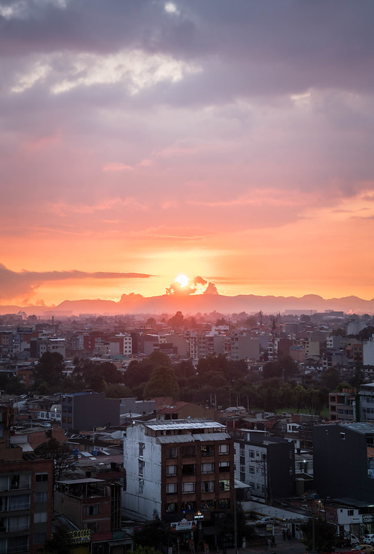 Sunset over Bogota, Colombia<br/>© <a href="https://flickr.com/people/34325628@N05" target="_blank" rel="nofollow">34325628@N05</a> (<a href="https://flickr.com/photo.gne?id=52500373067" target="_blank" rel="nofollow">Flickr</a>)