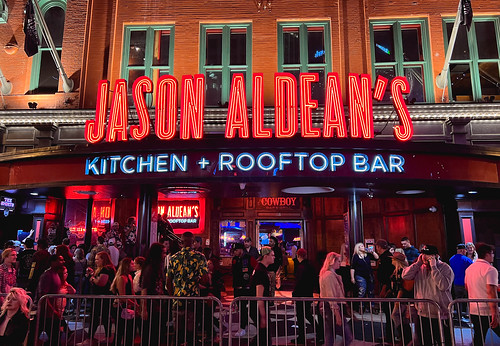 Jason Alden’s Kitchen + Rooftop Bar on Broadway
