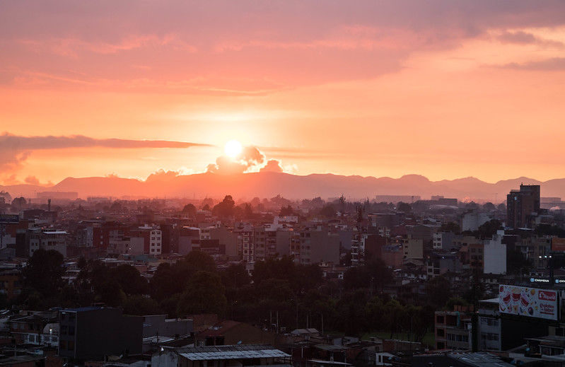 Sunset over Bogota, Colombia<br/>© <a href="https://flickr.com/people/34325628@N05" target="_blank" rel="nofollow">34325628@N05</a> (<a href="https://flickr.com/photo.gne?id=52500836446" target="_blank" rel="nofollow">Flickr</a>)